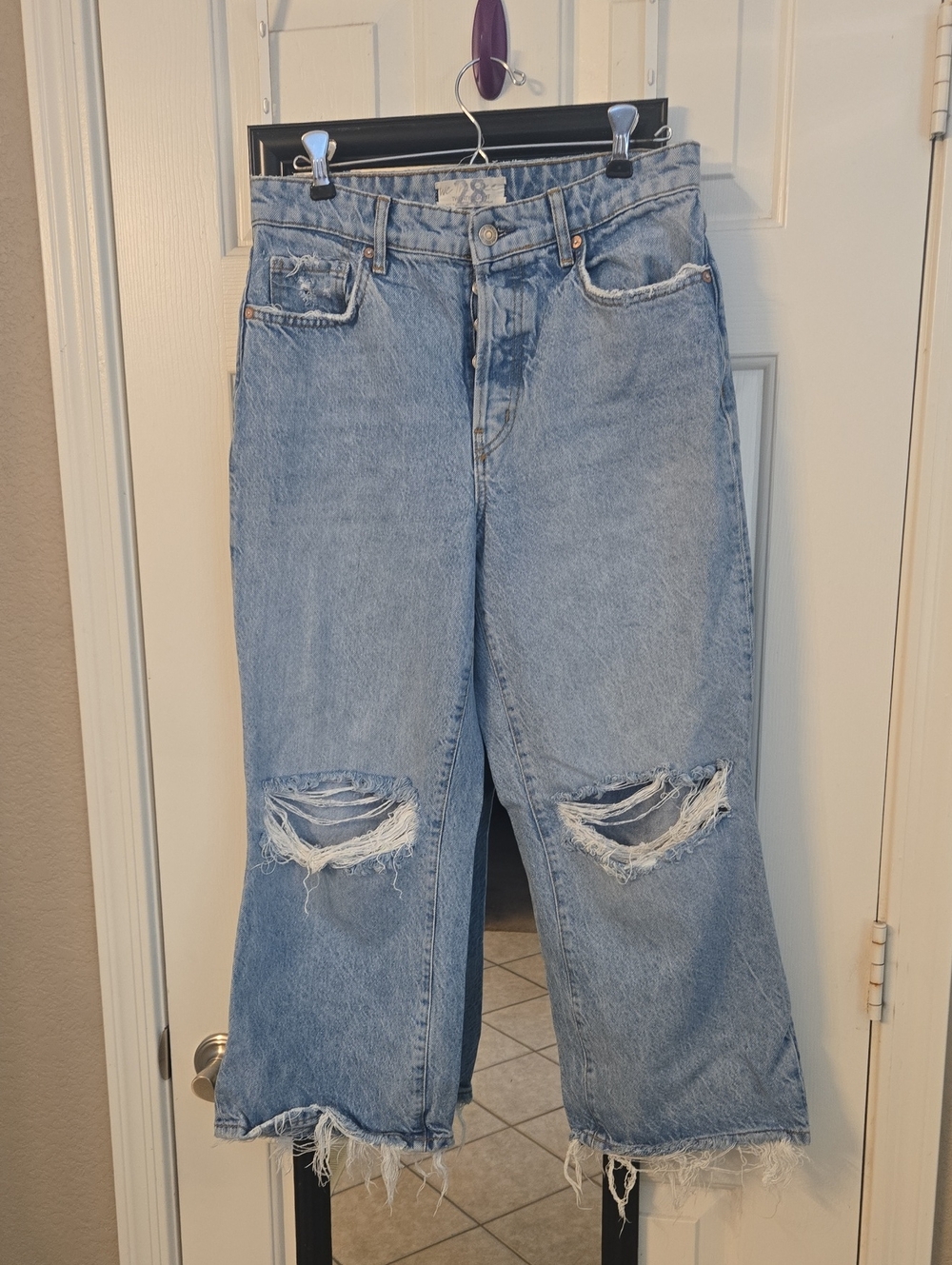 We The Free Light Blue Distressed Wide-Leg Cropped Women's Jeans Sz 28
